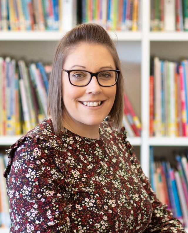 Lisa Davies headshot