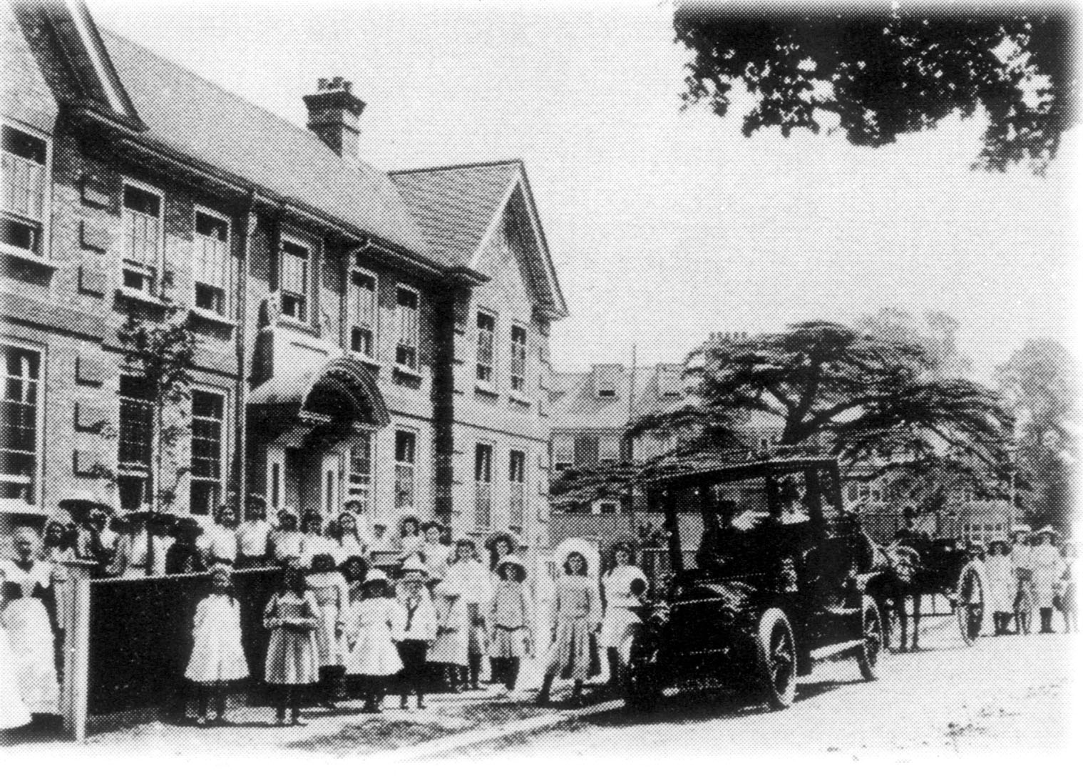 No.4 Peek Crescent when the school was first built