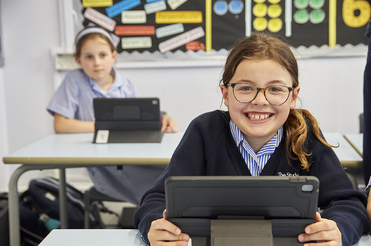 Study girl in coding club