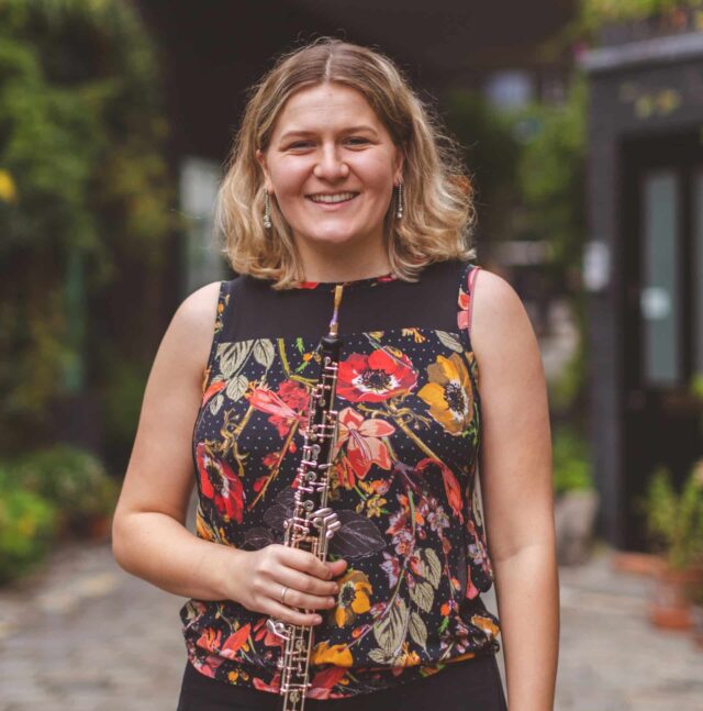 Francesca Cox Headshot